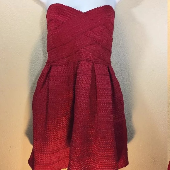 Sans Souci textured fit & flare mini dress - Picture 4 of 8